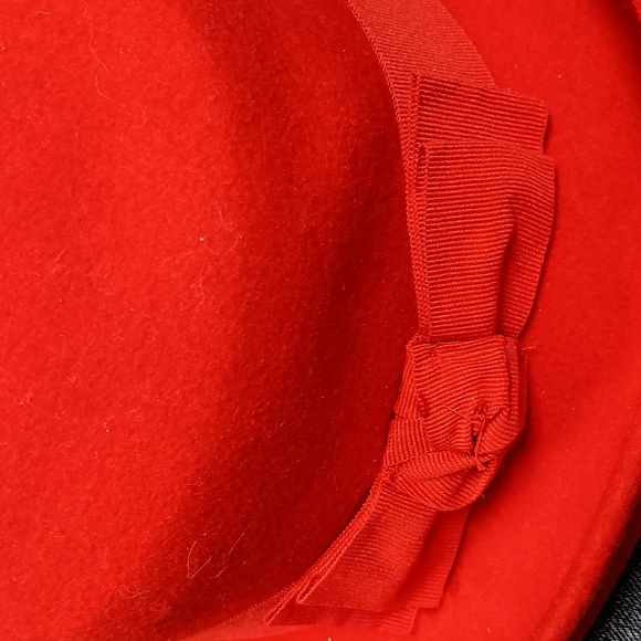 Designer Amanda Smith  wool hat w satin bow band  $38 one size +free scarf. - Picture 4 of 12